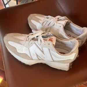 New Balance 327 Sneakers